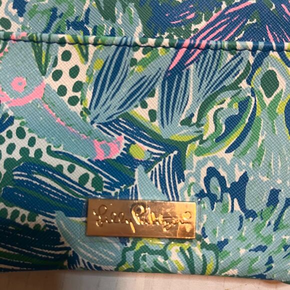NWT Lilly Pulitzer Tropicalcore Beachy Colorful Cloth Zip Top Wallet w/Key Hook - Picture 2 of 4